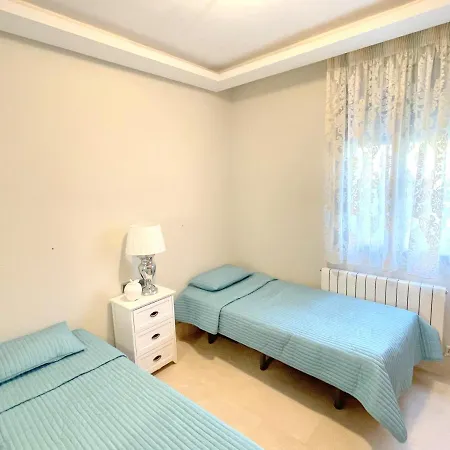 Brand New Modern 2 Bdrms Duplex Penthouse . Sea Views. 3 Min Walk To Beach! شقة *