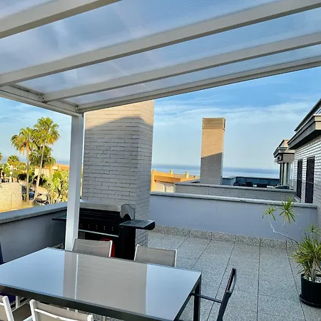 Brand New Modern 2 Bdrms Duplex Penthouse . Sea Views. 3 Min Walk To Beach! *