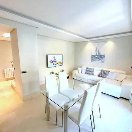 Brand New Modern 2 Bdrms Duplex Penthouse . Sea Views. 3 Min Walk To Beach! Apartment Benalmadena