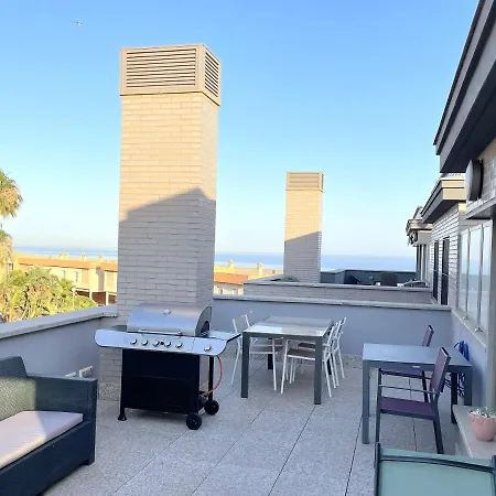 Apartment Brand New Modern 2 Bdrms Duplex Penthouse . Sea Views. 3 Min Walk To Beach! *