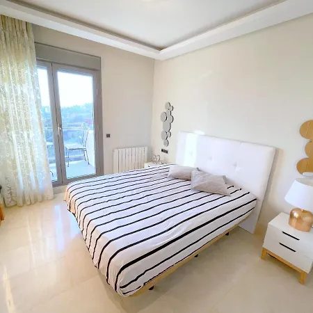Brand New Modern 2 Bdrms Duplex Penthouse . Sea Views. 3 Min Walk To Beach! Apartment