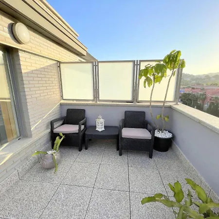Apartment Brand New Modern 2 Bdrms Duplex Penthouse . Sea Views. 3 Min Walk To Beach!