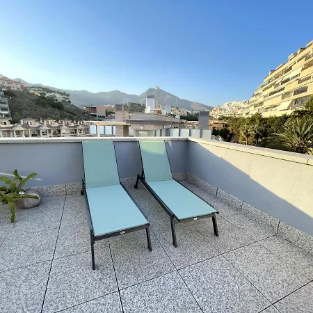 Brand New Modern 2 Bdrms Duplex Penthouse . Sea Views. 3 Min Walk To Beach! *