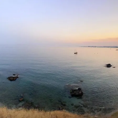 Brand New Modern 2 Bdrms Duplex Penthouse . Sea Views. 3 Min Walk To Beach! *